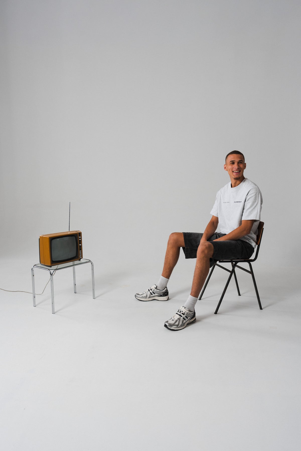 THE CLIQUE UNIFORM TEE